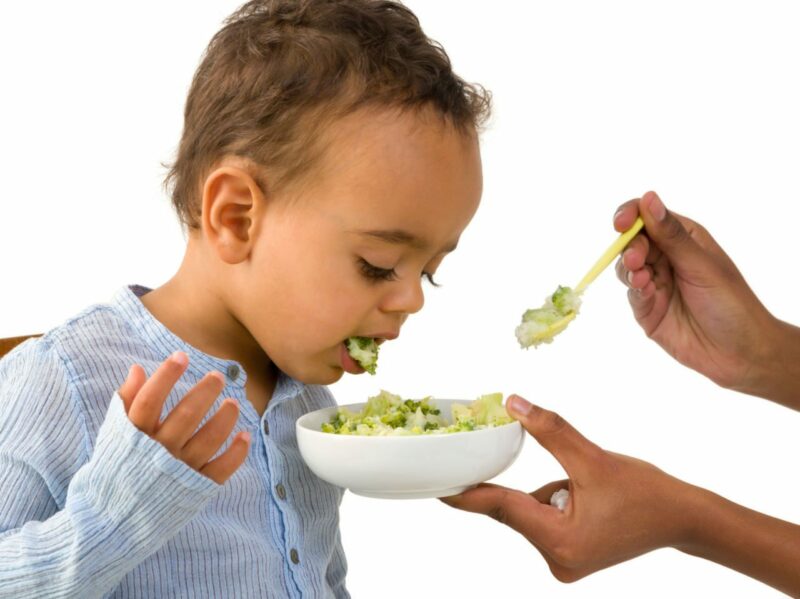Un Bébé Qui Mange Une Glace