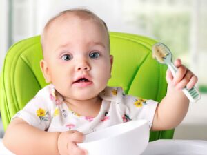 Comment intégrer les morceaux dans les repas de bébé ?